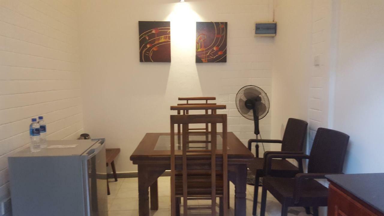 Mihilaka Holiday Homes Wadduwa Rum bild